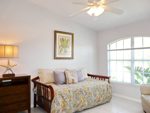 Jump Right Inn! Walk to Beach &amp; JW Marriott!  4 BR